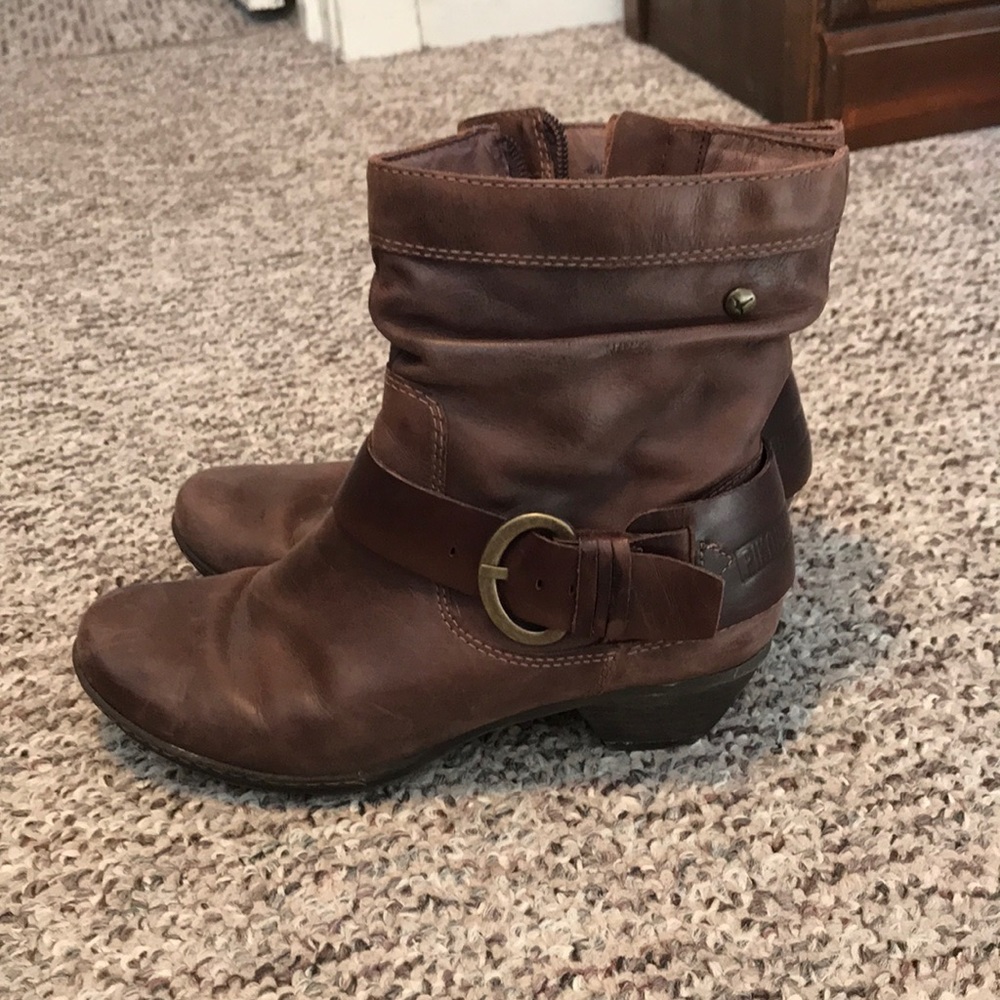 Ankle booties